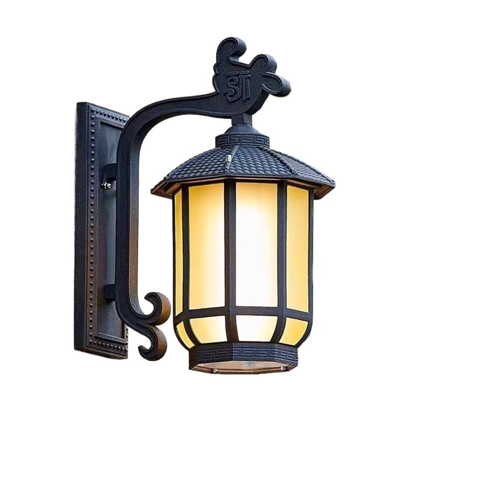 Lanterne chinoise extérieure antirouille : solution d'éclairage étanche pour murs de balcon