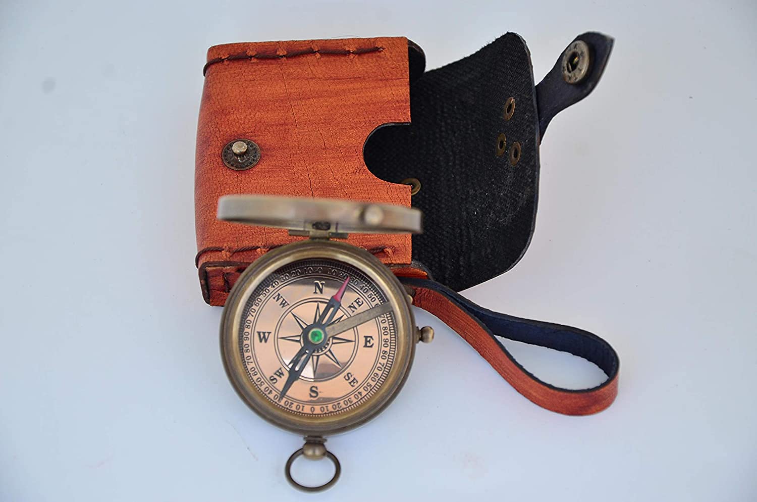 Brújula de latón hecha a mano con lazo superior para cadena, botón de brújula senderismo, camping, viajero y regalo antiguo brújula con funda de cuero rústico