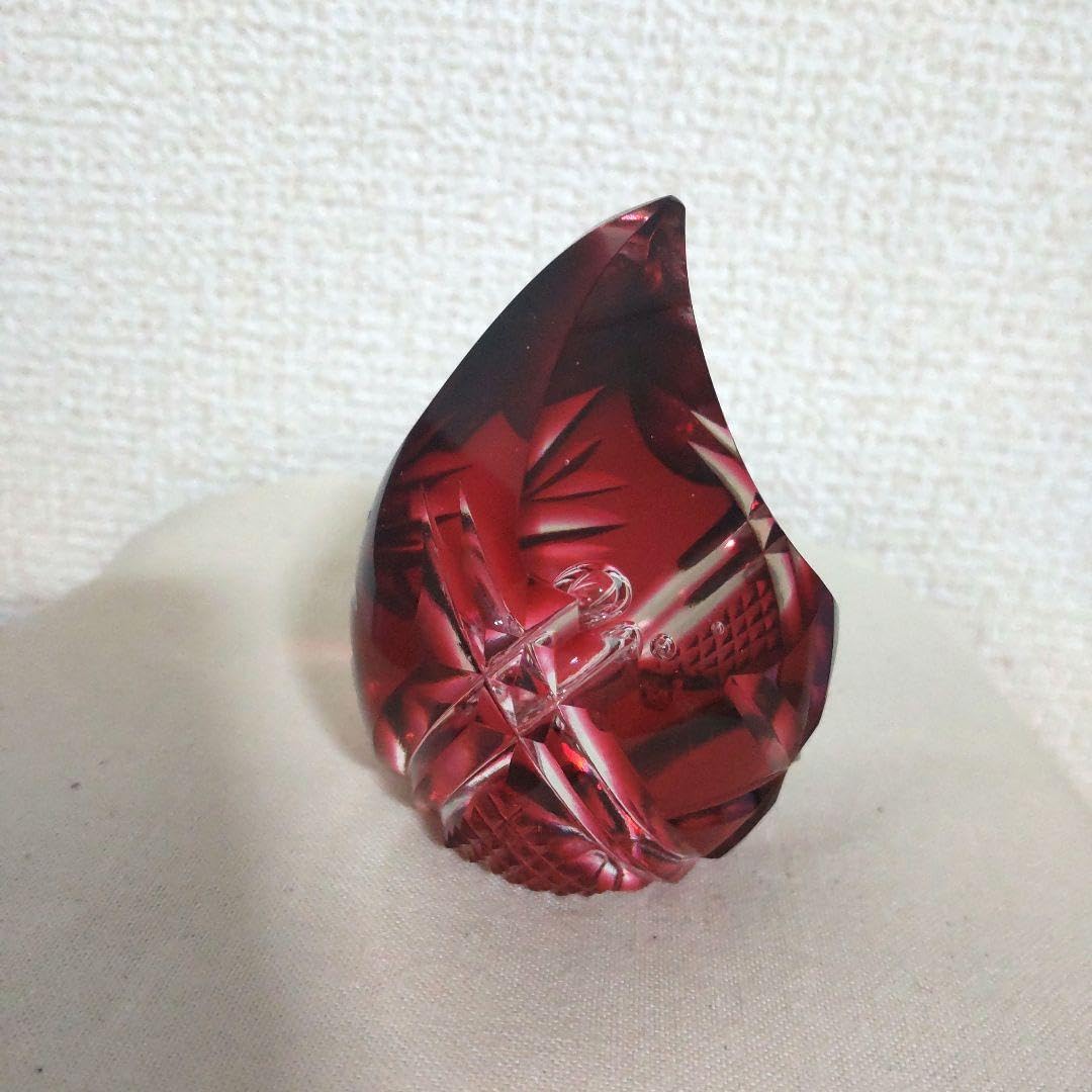 【値下げ済み】【美品】薩摩切子 ペーパーウェイト 薩摩の雫 赤 Amazon.co.jp: 薩摩切子 ペーパーウェイト 薩摩の雫 赤 : 文房具