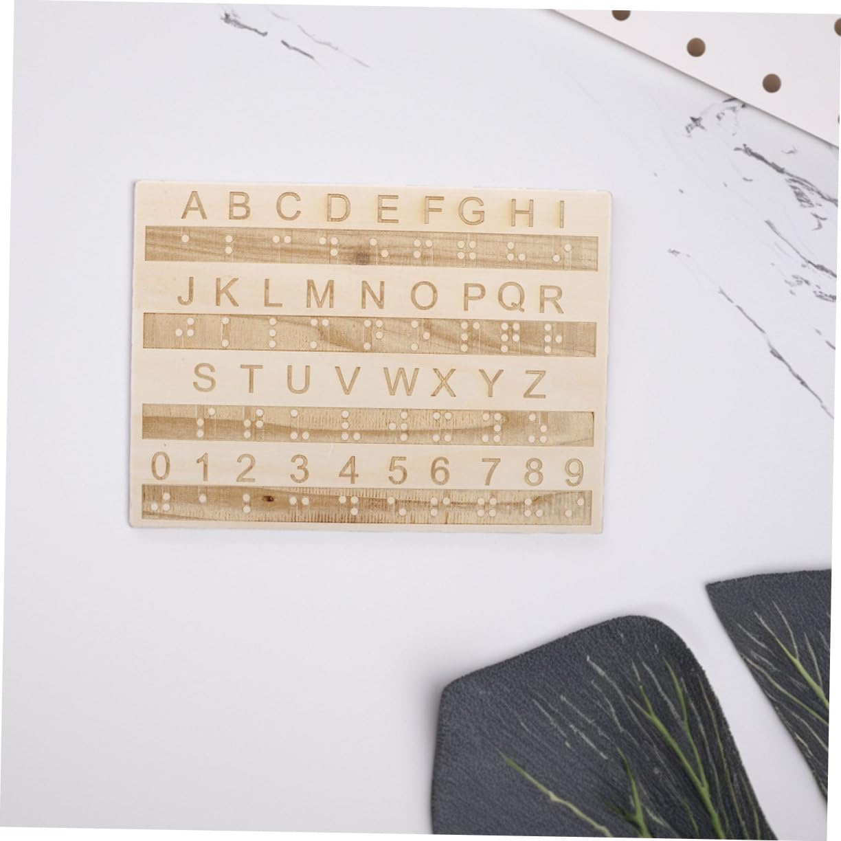 ERINGOGO Tablero de Letras y Números en Braille de Madera, 3 Piezas, Herramienta Táctil Ligera para Aprender Braille y Enseñanza a Niños Ciegos Color Aleatorio