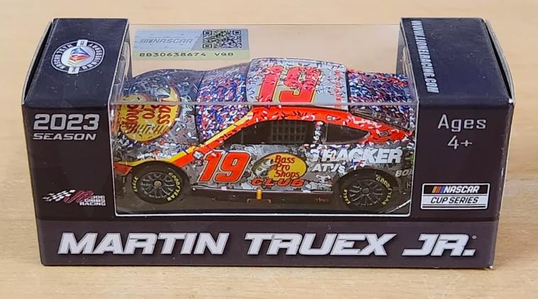 Mini auto Martin Truex Jr Nascar 1:64