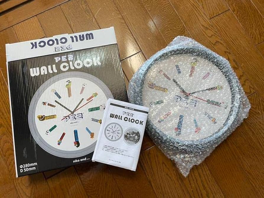 Amazon.co.jp: niko and×PEZコラボ 壁掛け時計 : ホーム＆キッチン