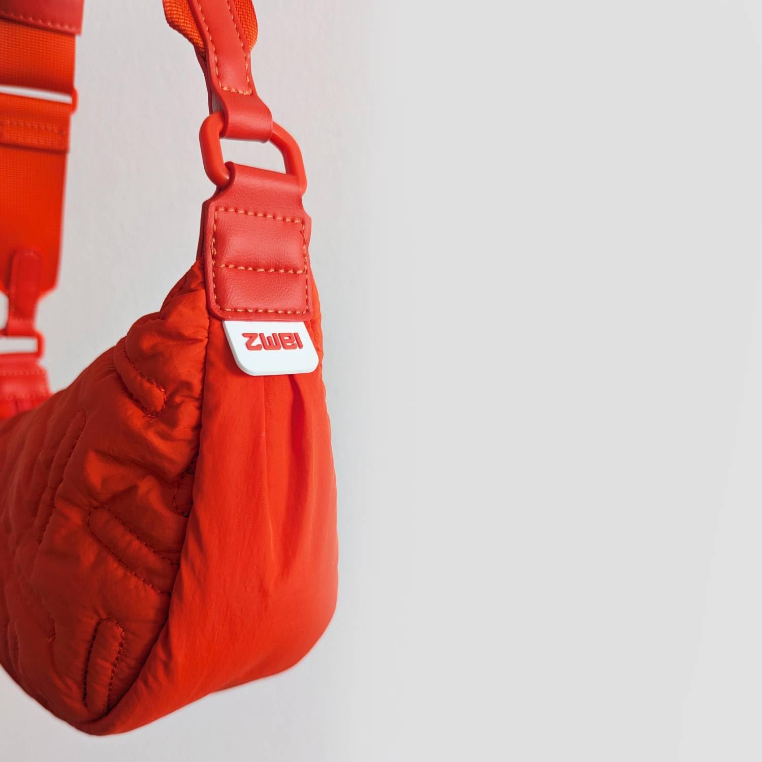 Zwei Damen Puffer Tasche Cleo CL50 gesteppte moonbag 2 Liter wasserabweisende quilted Puffy Bag Halbmond-Form, recyceltes Nylon, Stepptasche tragbar als Umhängetasche oder crossbody