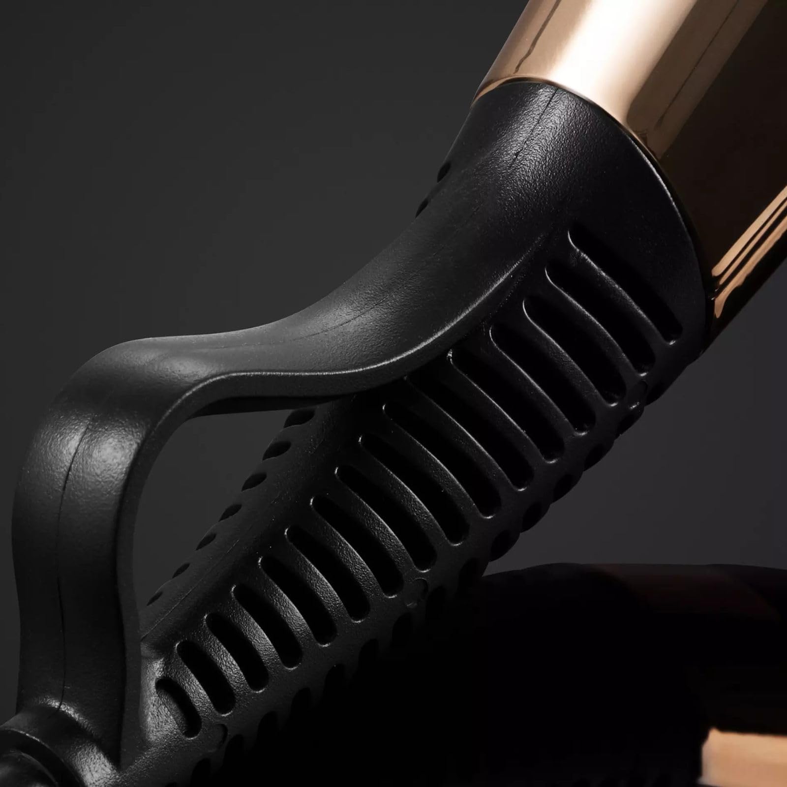 ghd Helios, Asciugacapelli Professionale Ionico Anticrespo, Asciugatura Rapida per Capelli più Lucenti con Motore Brushless, Bassi Livelli di Rumorosità, Design Ergonomico e Leggero