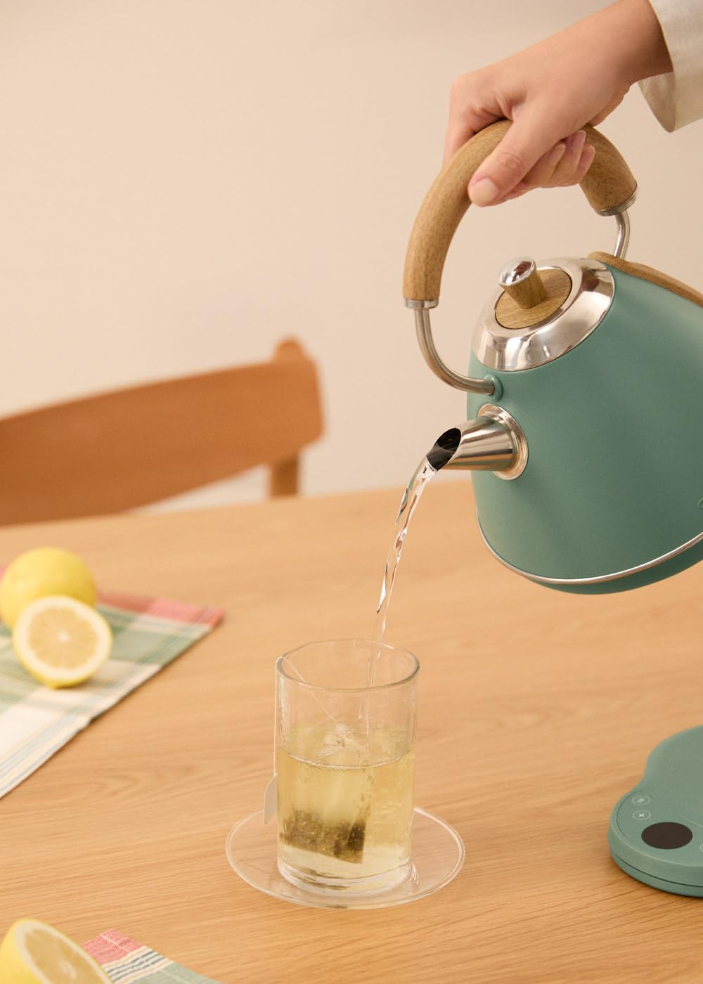 CREATE/KETTLE RETRO PRO/Bollitore elettrico da 1 L con controllo della temperatura verde salvia/Sistema di autospegnimento, ebollizione rapida, base antiscivolo, pannello trasparente, 1200W
