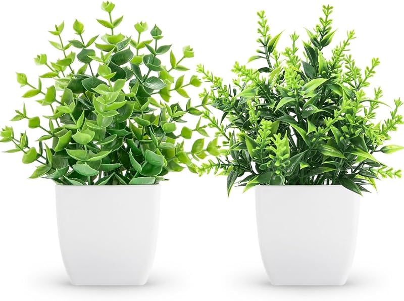 Paquete de 2 pequeñas plantas falsas en macetas blancas, decoración de estantes de baño para interiores | Plantas artificiales realistas, detalles duraderos en macetas blancas, para baño, estante, escritorio, cocina, dormitorio, aula y decoración de granja