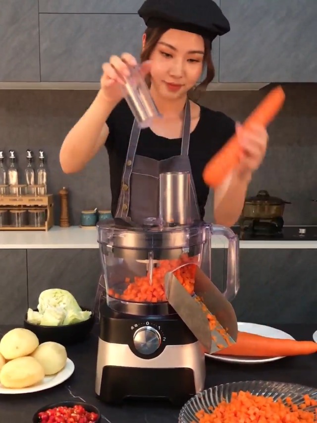 Amazon | Spolehli フードプロセッサー 電動野菜スライサー 1台最大5役
