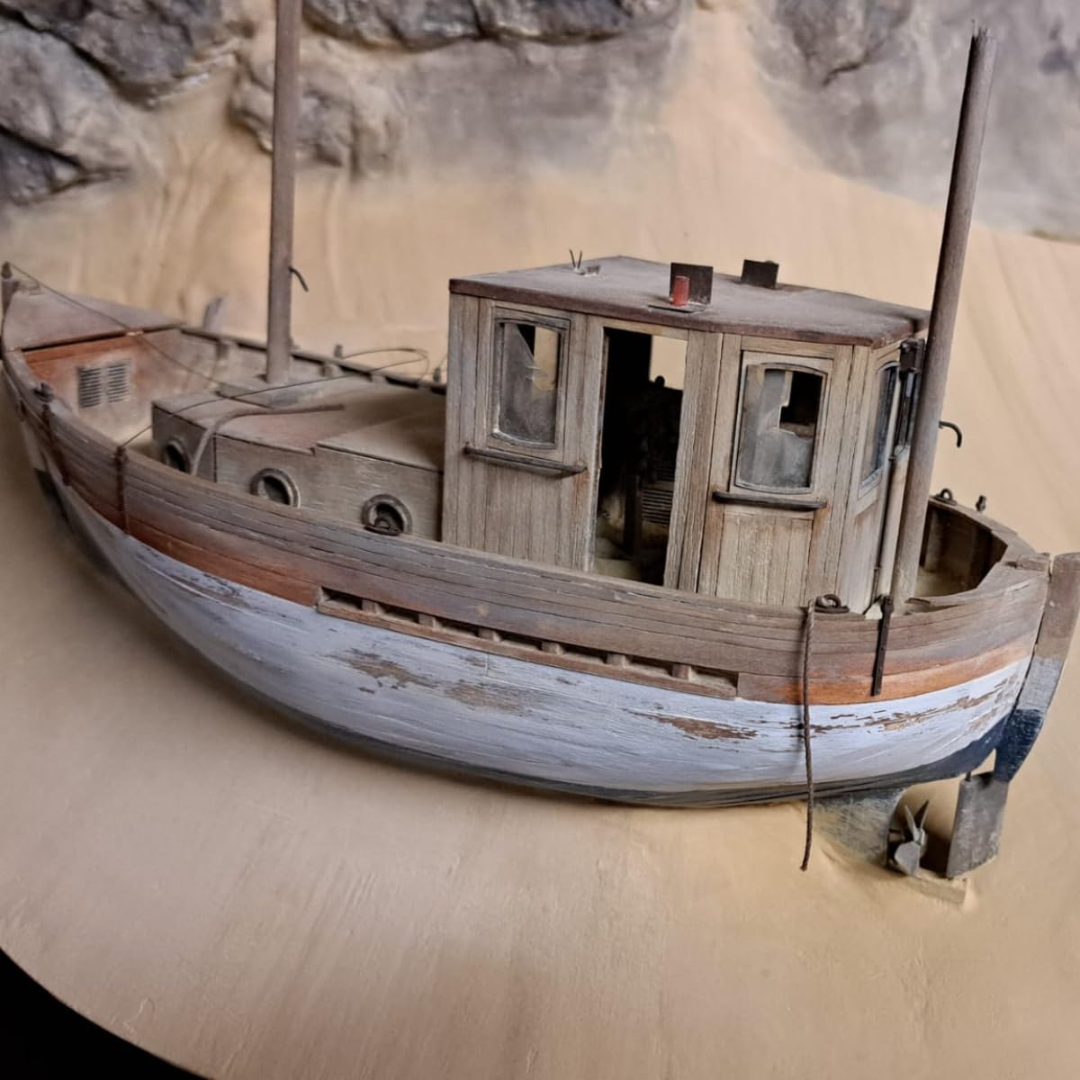 Fischerboot Heriette, Fischkutter als Laser Cut Bausatz aus Holz zum selberbauen im Maßstab 1:35