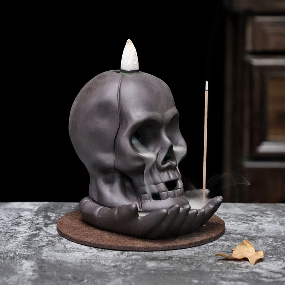 Bruciatore incenso a forma di teschio, cascata incenso, in ceramica, con 40 coni incenso+ 30 bastoncini incenso + 1 pinzetta + 1 tappetino per Halloween, bar, decorazione per feste in casa infestata