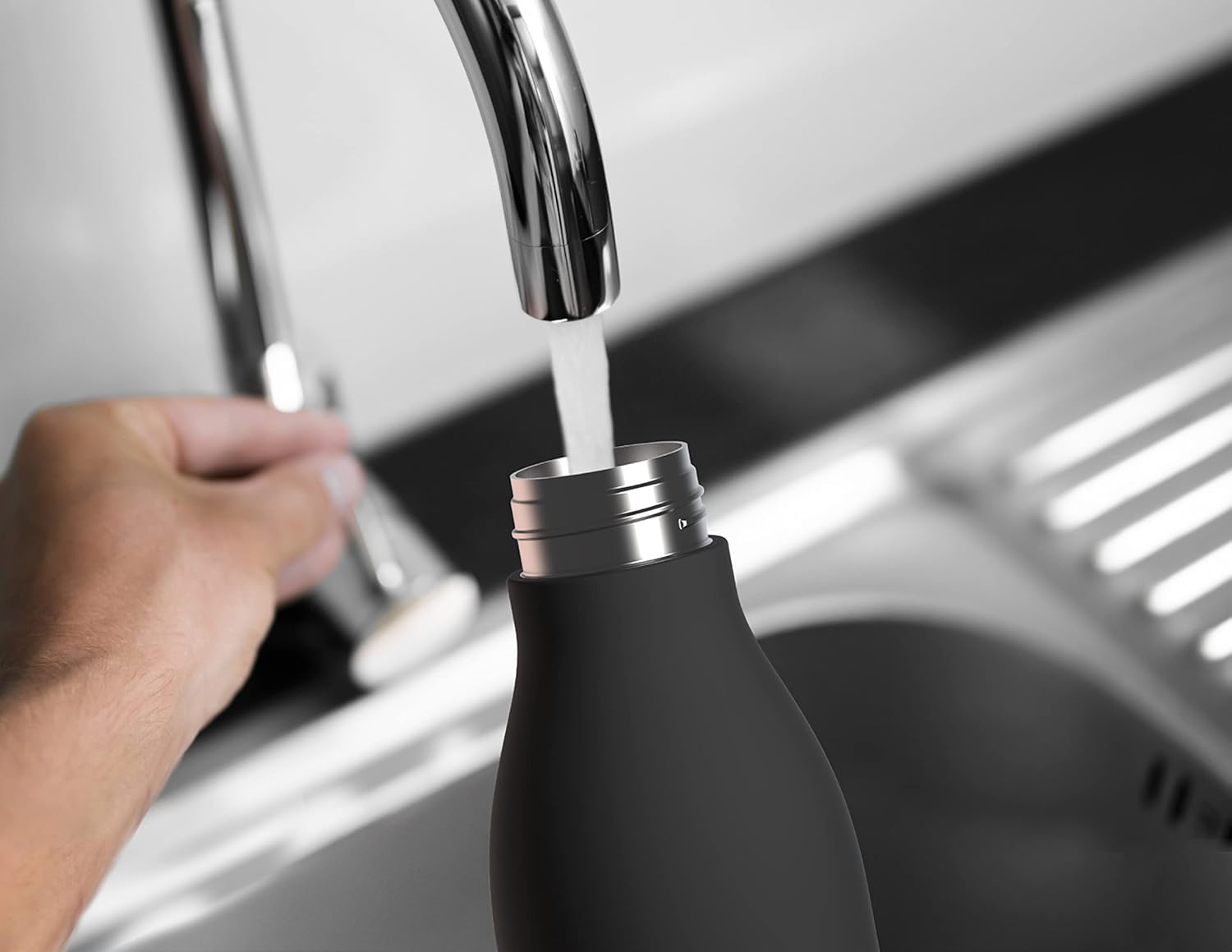 Go Self-Cleaning UV Water Bottle - 18.6 oz Insulated Stainless-Steel Rechargeable & Reusable Purifying Bottle - Sterilization & Travel-Friendly - BPA Free - Leakproof with Safety Lock (Black)