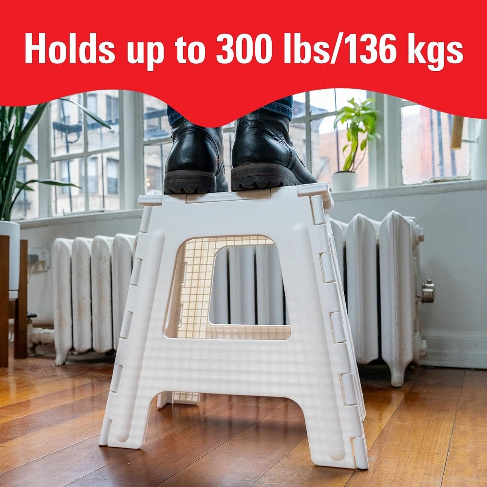 Kikkerland Faltbarer, Stabiler, Rutschfester kompakter, Leichter Kunststoff-Tritthocker, hält bis zu 136 kg, weiß, ideal für Küche und Bad