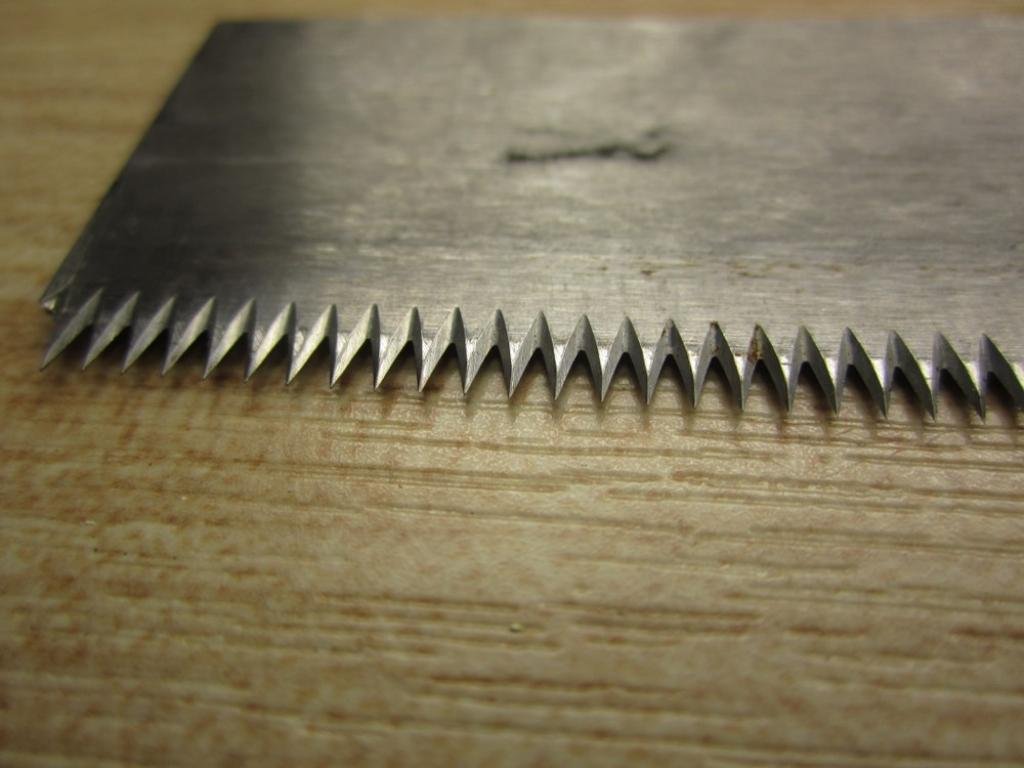 Robert Reiser A-352-04420-1 Serrated Blade