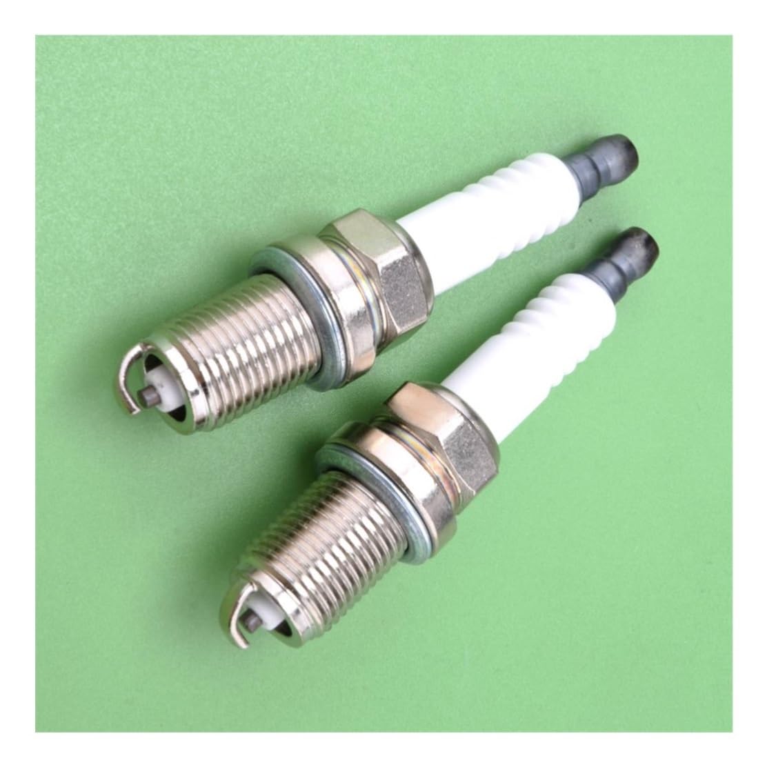 Bougies d'allumage pour l'entretien régulier du moteur de votre tondeuse à gazon