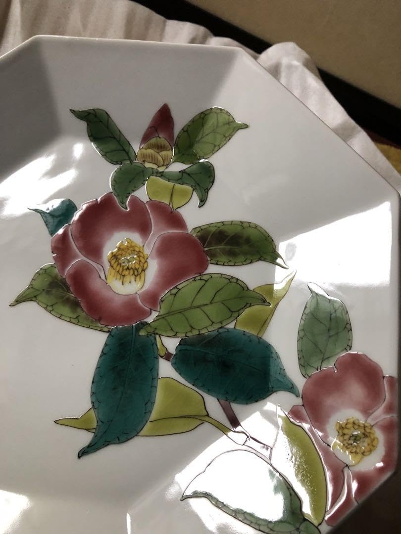色絵椿ノ図　飾皿　中憲一　氏作　共箱入 Amazon.co.jp: 色絵椿ノ図 飾皿 中憲一 氏作 共箱入 : ホーム