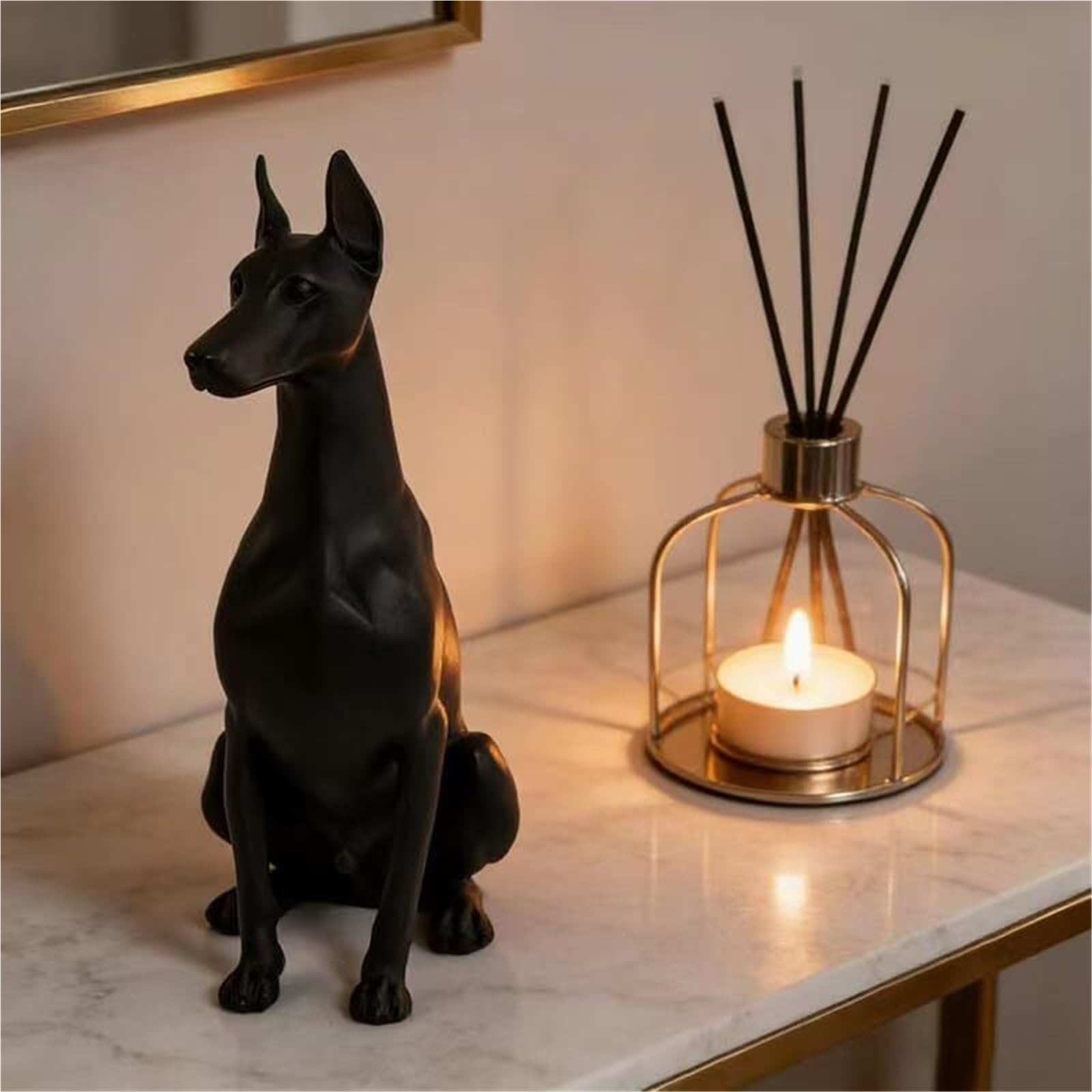 Dekoracja biurka dekoracyjna figurka psa dobermana z żywicy czarna pozycja siedząca dekoracja domu akcent Esculturas y Accesorios Decorativos
