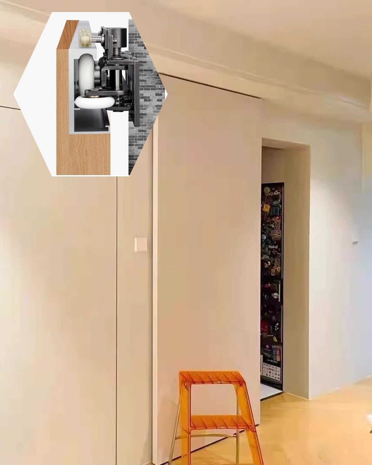 Kit hardware per porta scorrevole con binario invisibile e meccanismo di chiusura ammortizzata per un funzionamento fluido e silenzioso della porta