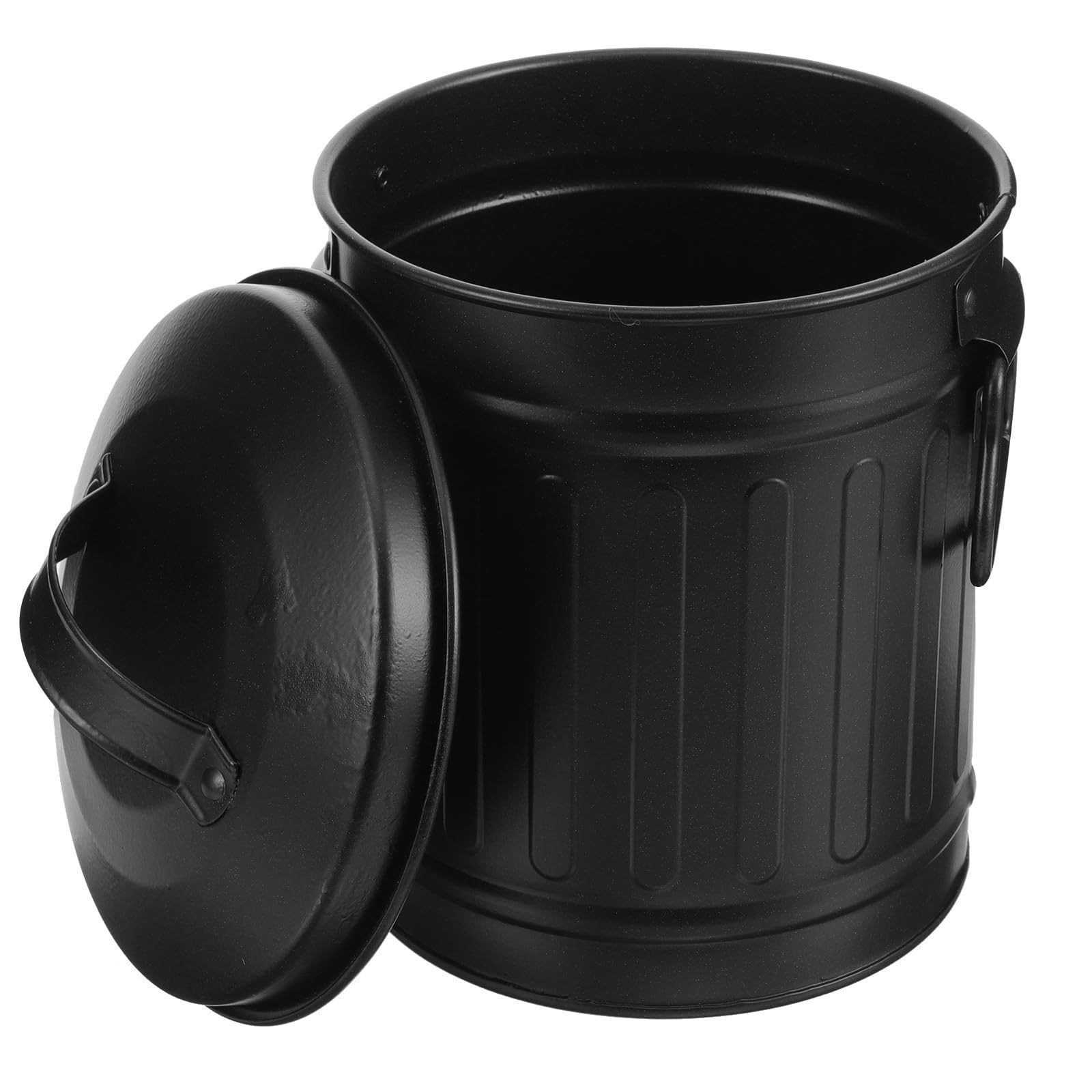 Poubelle en fer noir pour éviter les bacs fragiles qui cassent vite