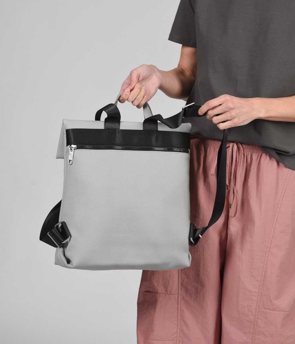 KCB Mochila Antirrobo Grande Strong | Diseño Compacto y Seguro | Gran Durabilidad y Estilo Moderno | Ideal para Uso Diario | Asas Ajustables | 100% Vegano