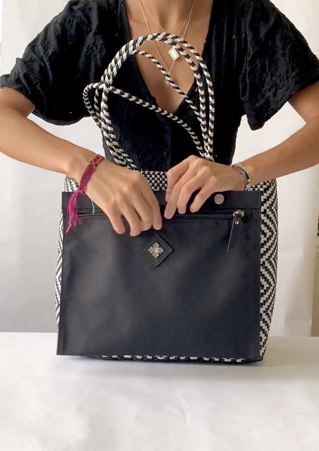 Bolso tote tejido Greca negro y blanco ecológico miniatura 7
