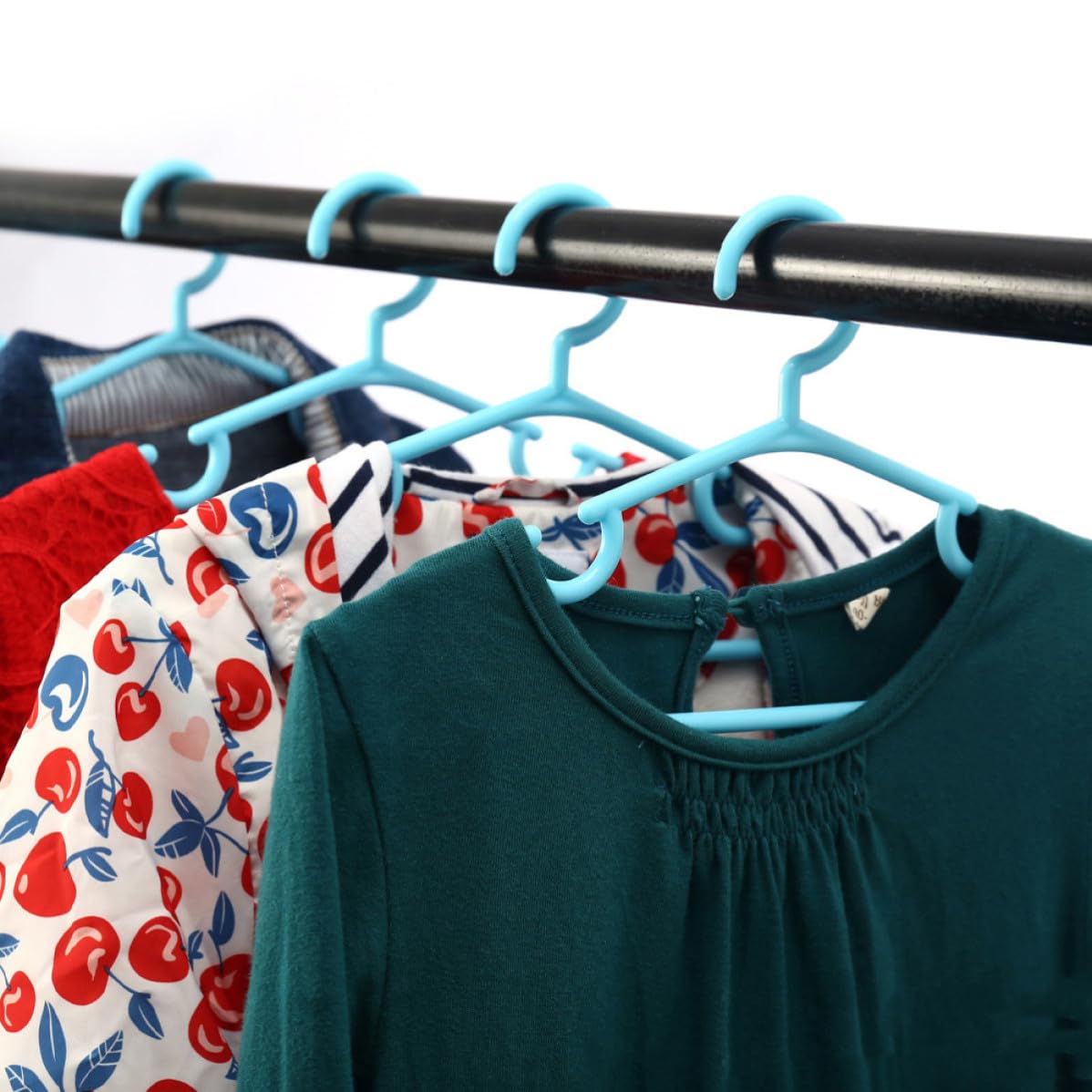 50 Piezas Perchas para Ropa Infantil, Perchas Pequeñas de Plástico, Diseño Versátil y Divertido, Bebés, para Bolsas y Sombreros, para Armario Infantil