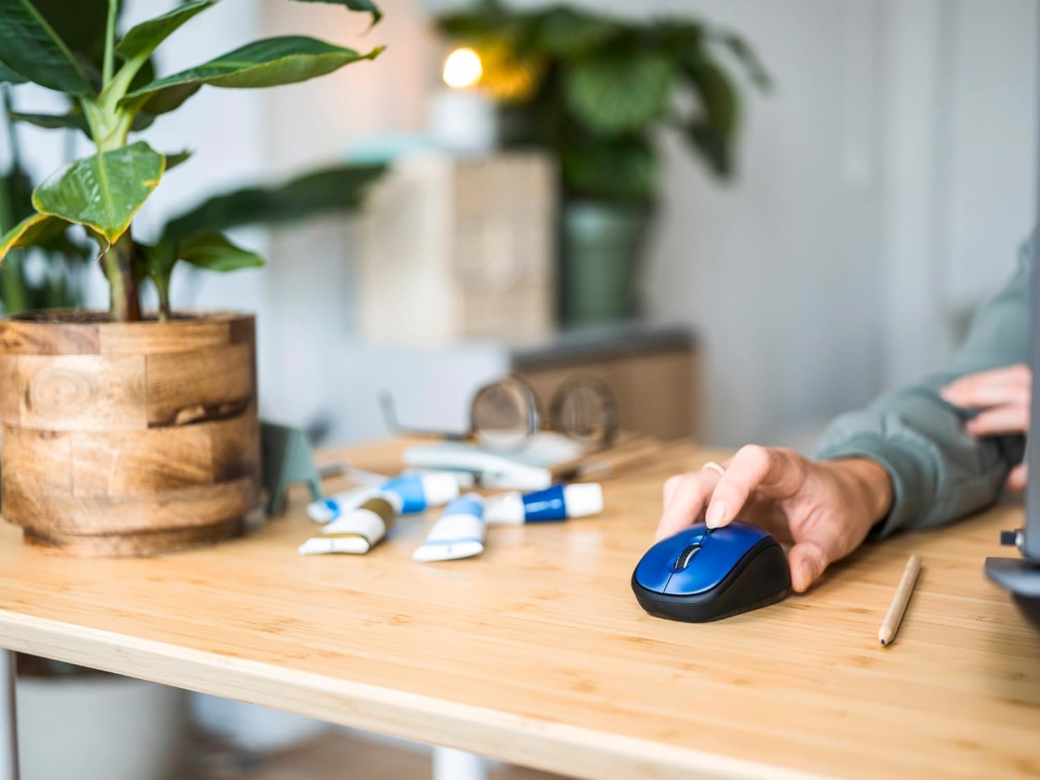 Trust Yvi+ Ratón Inalámbrico Silencioso con Diseño Sostenible, 800-1600 PPP, para Diestros y Zurdos, Microrreceptor USB Almacenable, Mouse para Ordenador, Portátil, Mac, Oficina en Casa – Azul 10