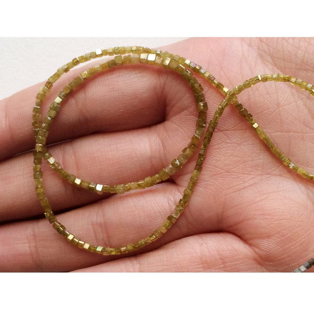 1,5 mm do 2,5 mm Żółte, błyszczące diamenty Kostki w pudełku Fasetowane koraliki diamentowe - Bezkonfliktowe fasetowane kostki Diamenty na biżuterię (4 cale do 16 cali), 1,5 MM - 2,5 MM, 16 cali