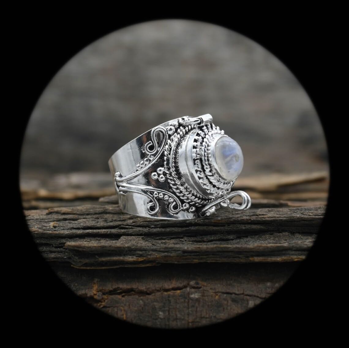 Rainbow Moonstone Poison Box Ring, Oval Stone Ring, Self-Love Ring, Antique Poison Ring, Poisoner Ring, Pillbox Ring, June Birthstone Ring, Openable Ring, Small Box Ring, Rainbow Moonstone Jewelry