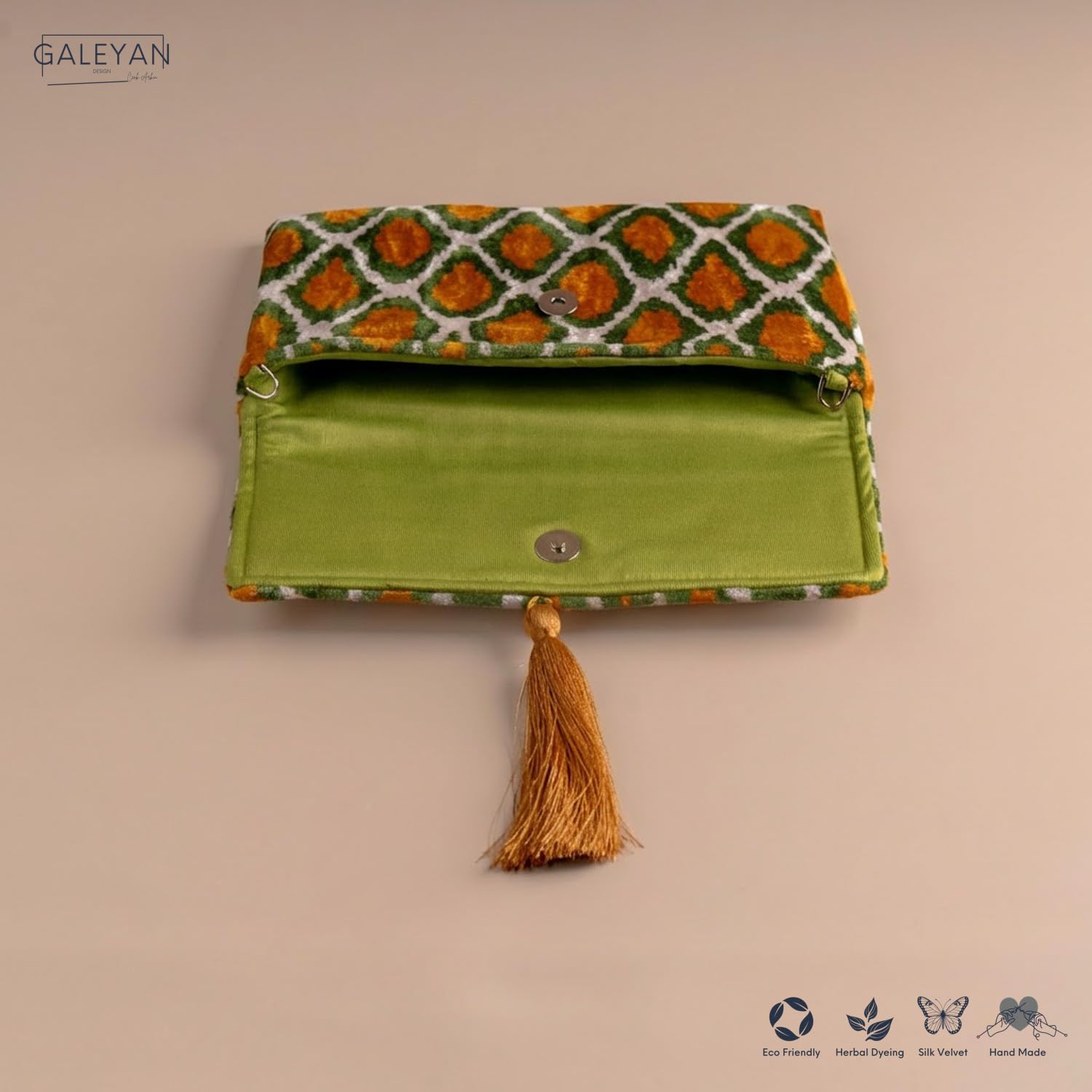 Pochette Ikat in velluto di seta fatta a mano, stile busta, design bohémien, motivo etnico, opzione cinturino a catena, pochette per feste serali, borsa premium, bianco sporco, verde, oro