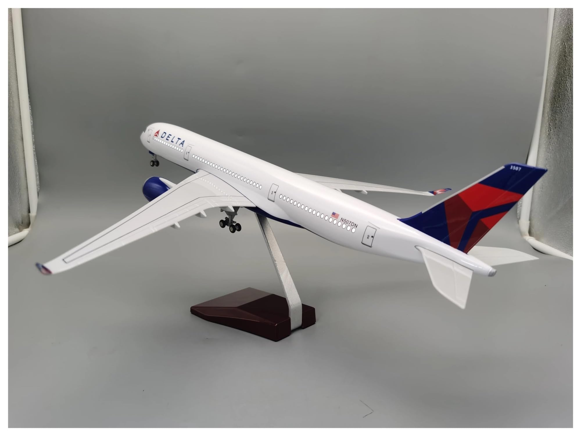 Diecast zabawki samolotowe w skali 1 142 dla A350 Delta Model samolotu zabawka samolot miniaturowy samolot na kolekcjonerską pamiątkę do zbierania i wyświetlania (ze światłem)