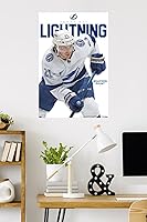 Vista 12 de Trends International NHL Tampa Bay Lightning - Póster de pared de la serie 23 de Brayden Point, 34 pulgadas de largo x 22.4 pulgadas, versión