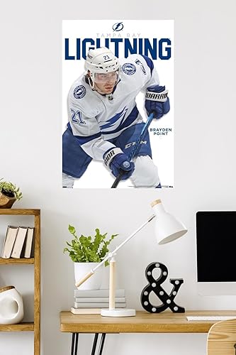 Miniatura 12 de Trends International NHL Tampa Bay Lightning - Póster de pared de la serie 23 de Brayden Point, 34 pulgadas de largo x 22.4 pulgadas, versión