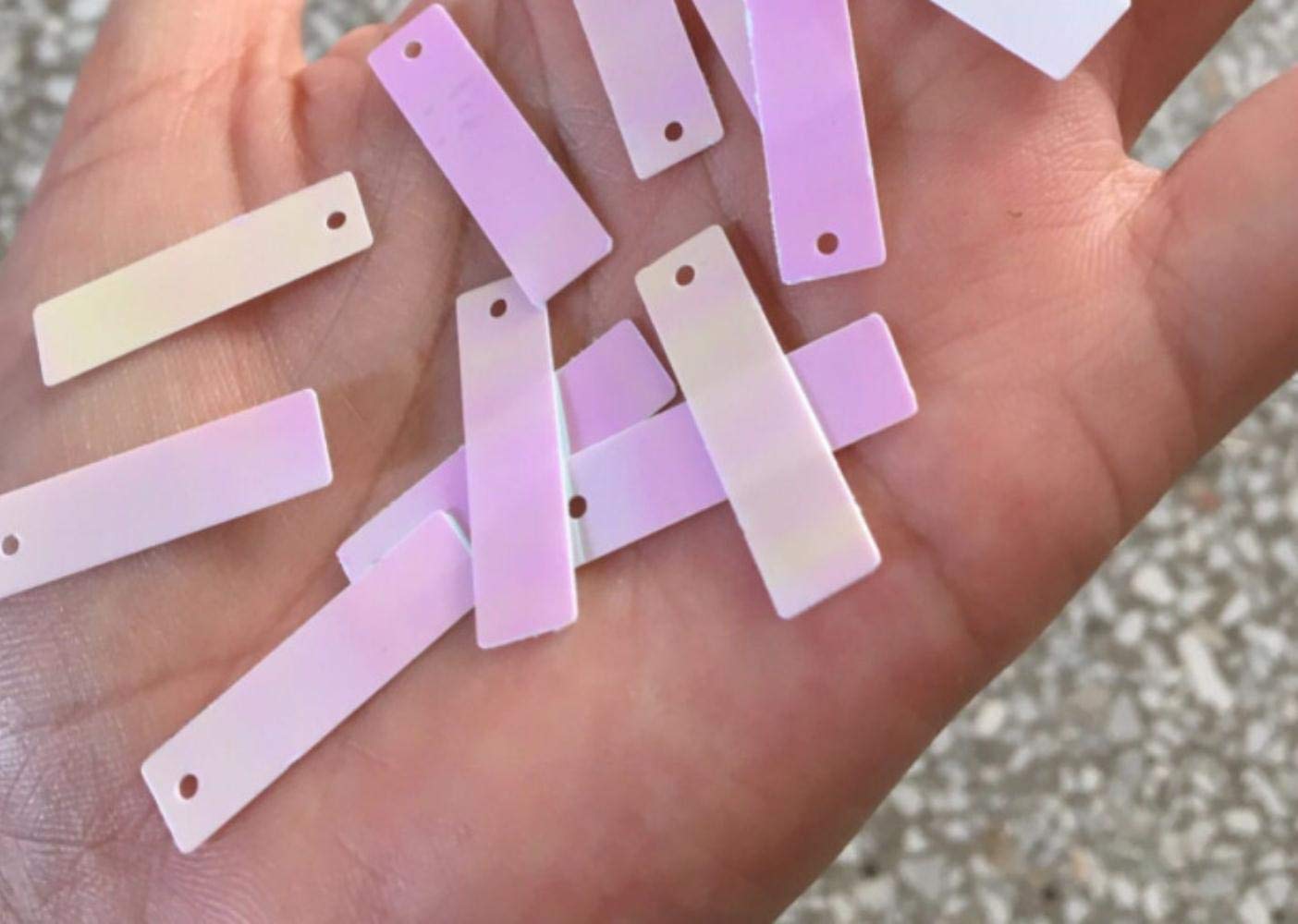 Materiały do szycia prostokątne 7 * 25 mm mlecznobiałe jednostronne cekiny akcesoria odzieżowe