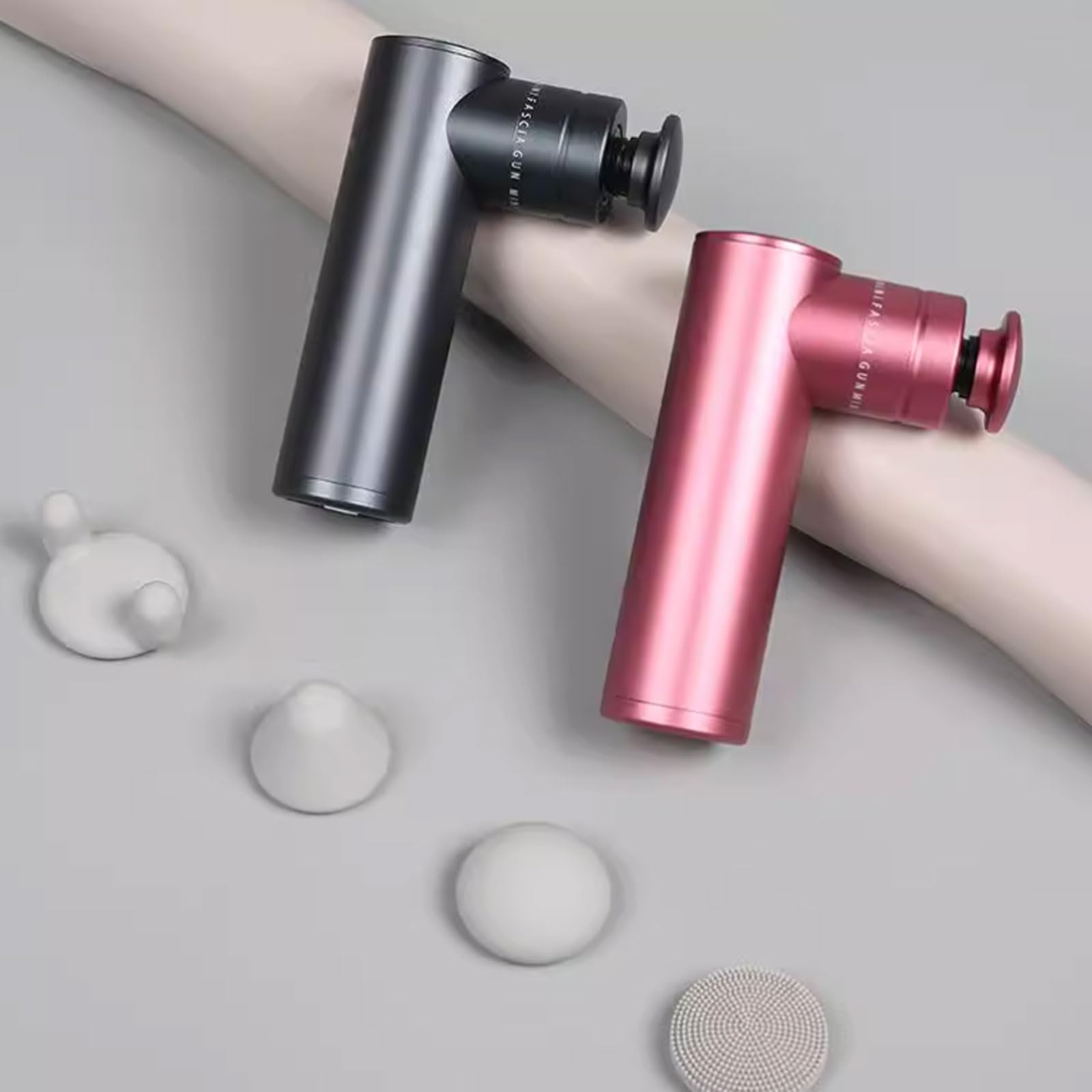 Muto Pistola for massaggio in plastica con 4 velocità e 4 testine massaggianti, massaggiatore portatile ricaricabile for tessuti profondi compatto(Grey)