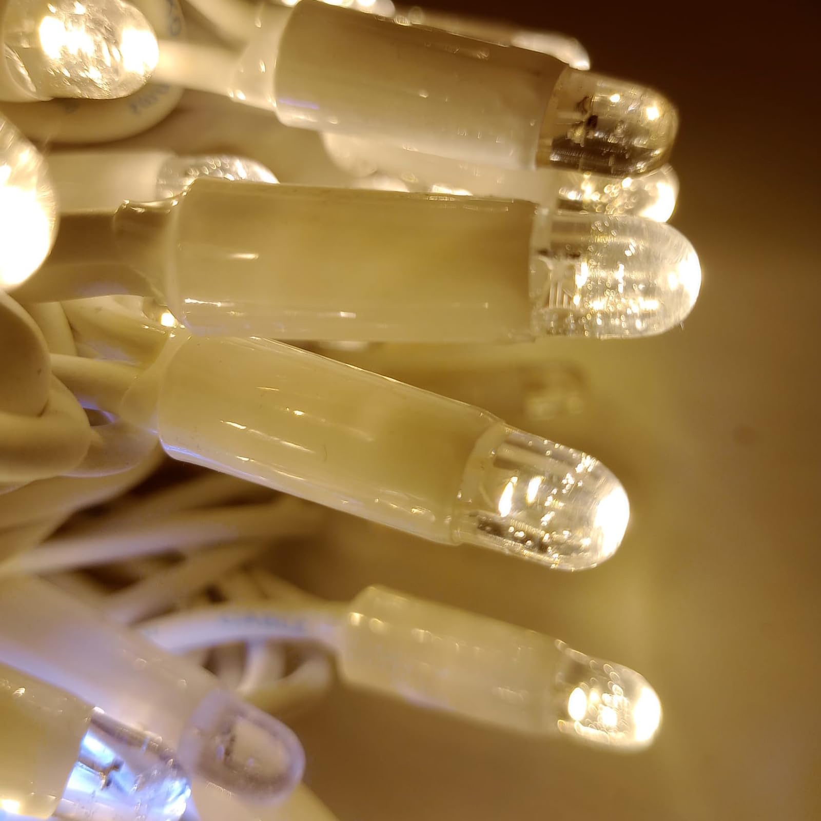 Luccika LED-Lichterkette für Weihnachten, professionell, MaxiLED, 8 mm, Flash, für Gärten, Geschäfte, Bars, Außenbereiche (Warmweiß mit Blitz, Eisweiß, 10 Meter – 100 LEDs Bullet)