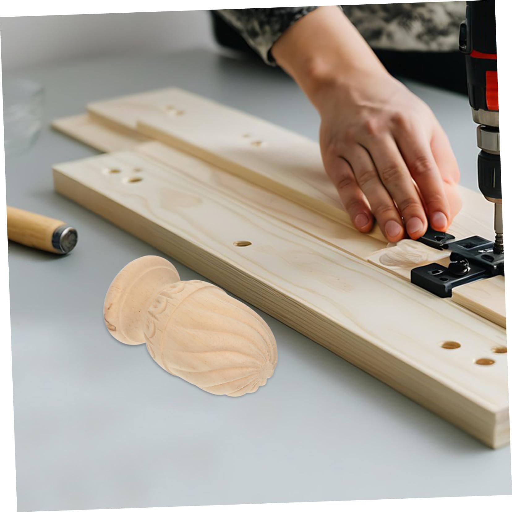 DECOMELODY Remate Decorativo de Madera en Forma de Piña para Balaustres y Columnas de Escalera, Accesorios Artesanales Beige Diseño Elegante para Decoración y Bricolaje