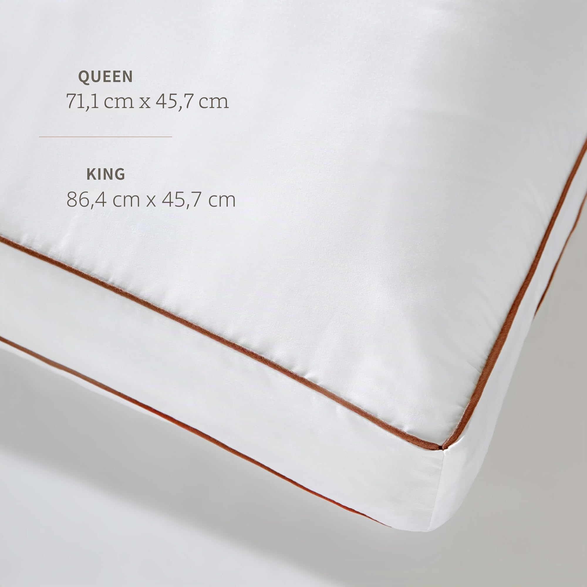 Saatva Almohada de látex – Loft estándar (4-5 Pulgadas) – Almohada hipoalergénica con núcleo de látex triturado – Transpirable – Funda de algodón orgánico Lavable a máquina – Queen (28 x 16