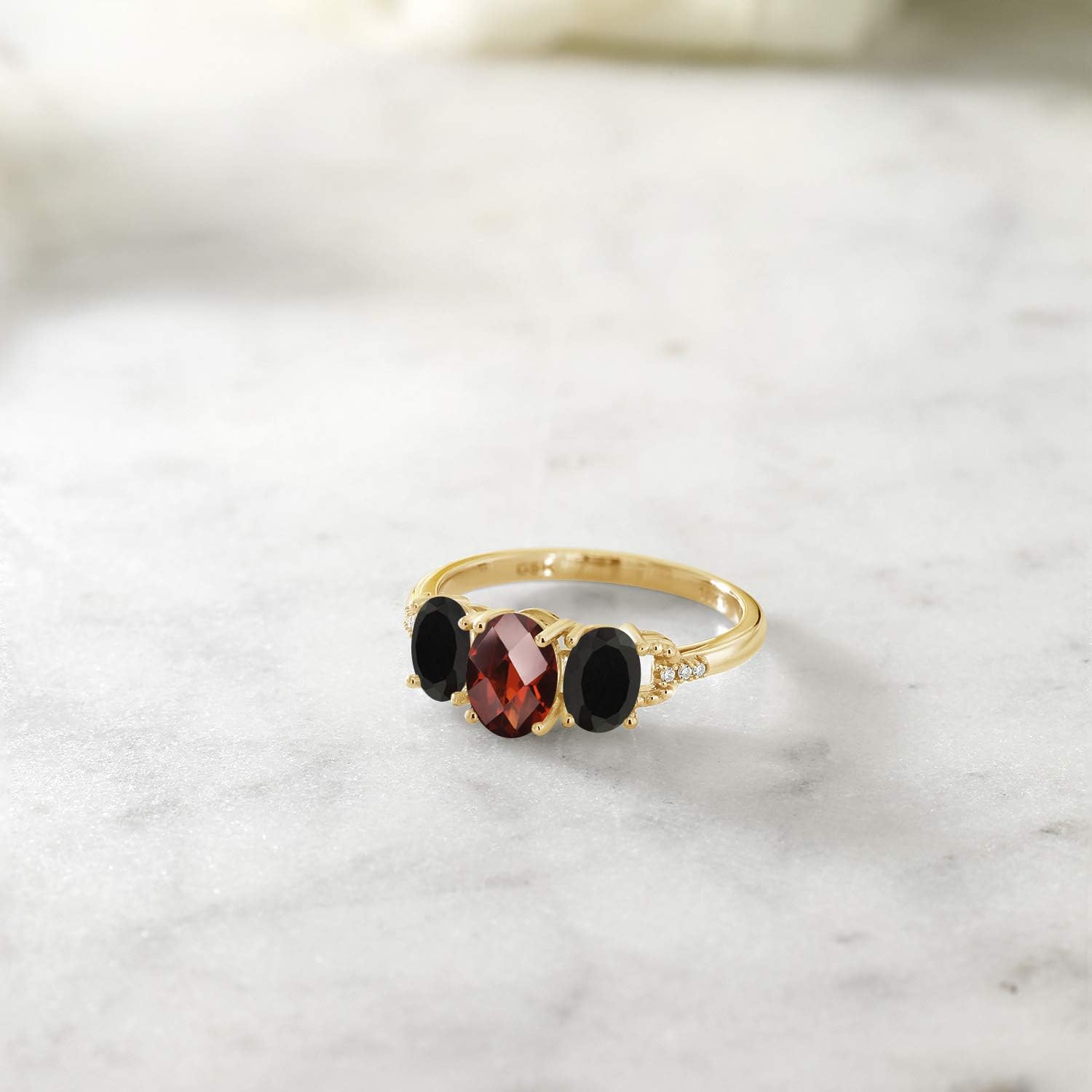 Gem Stone King 10K Yellow Gold Oval Checkerboard Red Garnet Black Onyx and Diamond Women Engagement Ring (1.82 Cttw, Gemstone Birthstone)