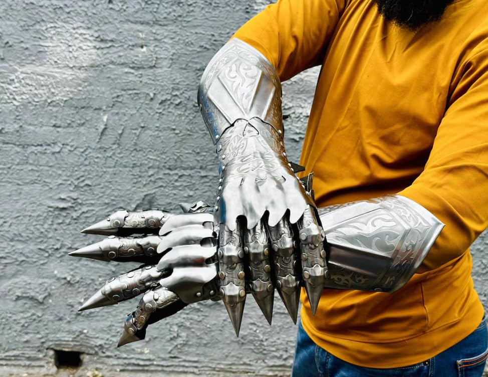 Gants médiévaux parfaits pour un cadeau d'Halloween mémorable et unique