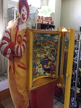 大型マクドナルド　3D Mロゴ　店舗ディスプレイ　什器 大型マクドナルド 3D Mロゴ 店舗ディスプレイ 什器