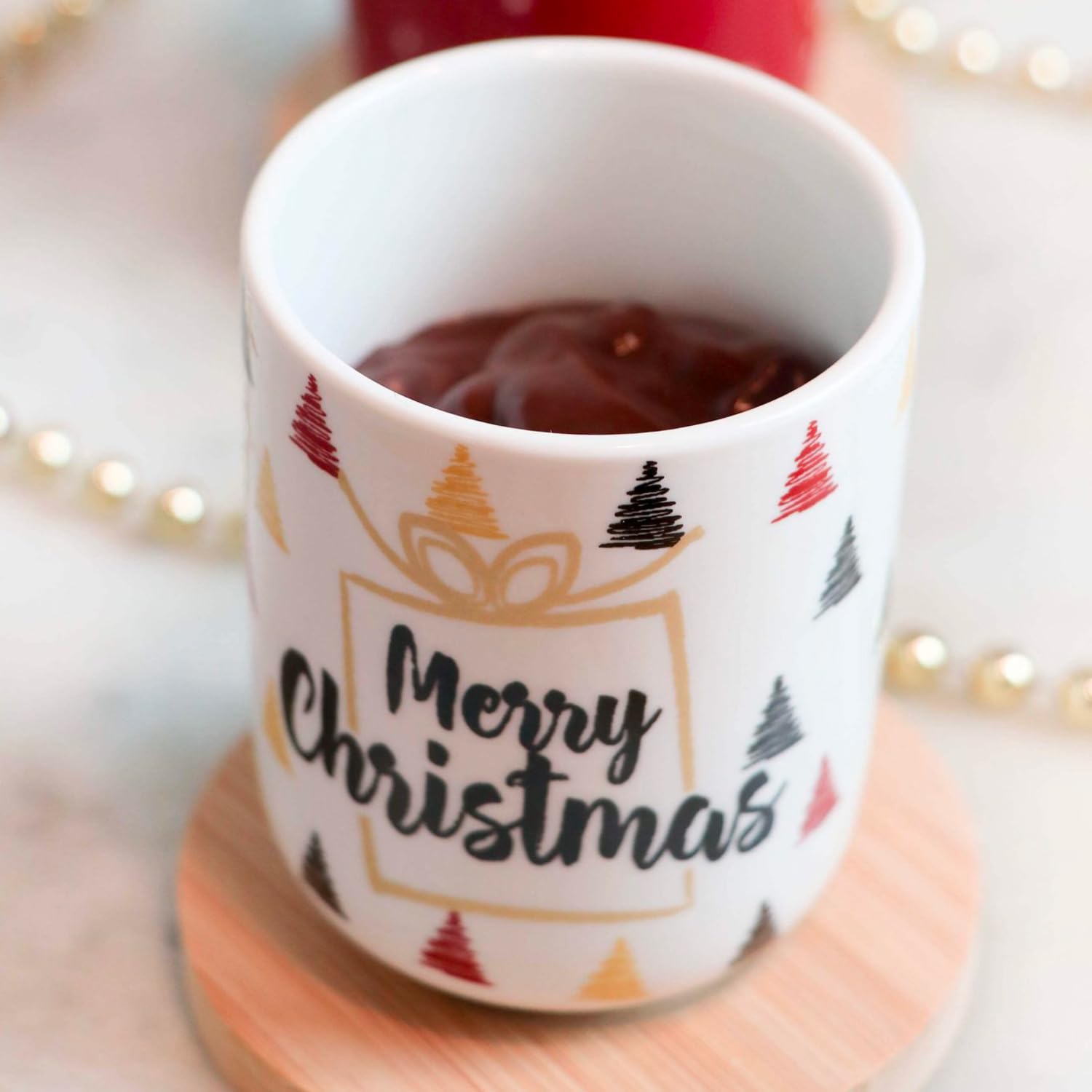 Avilia Juego de 4 tazas con plato de madera y decoración navideña – Juego de tazas de té navideñas con posavasos de madera, porcelana y madera, tazas de 200 cc