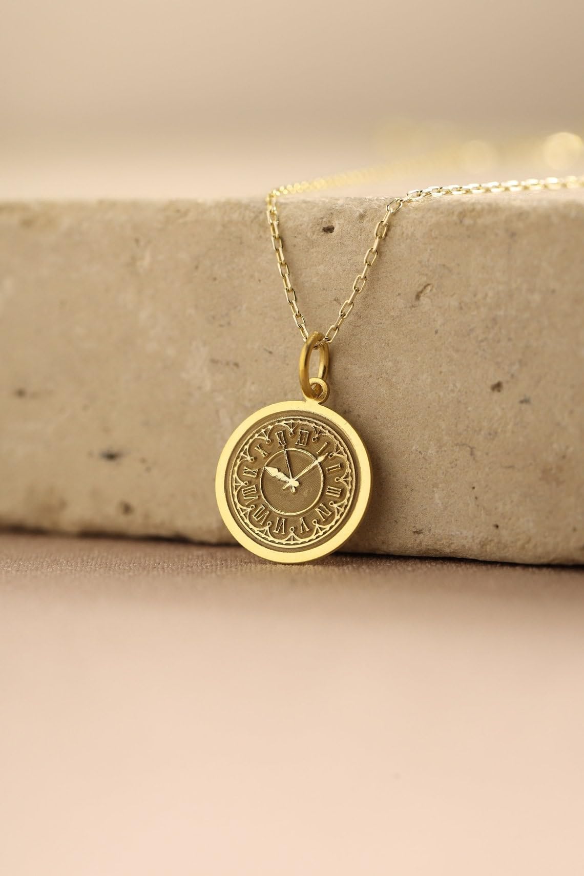 Ciondolo a forma di orologio con numeri romani |WW_NLC_01278