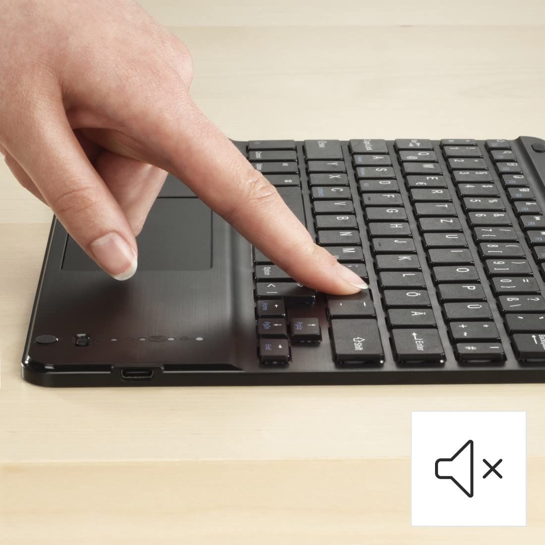 Hama Etui z klawiaturą do iPada 10. generacji 2022 (klawiatura Bluetooth z touchpadem, funkcja stojaka, magnetyczne etui na tablet, etui na tablet, do Apple iPad 10,9", wyjmowana klawiatura) czarne