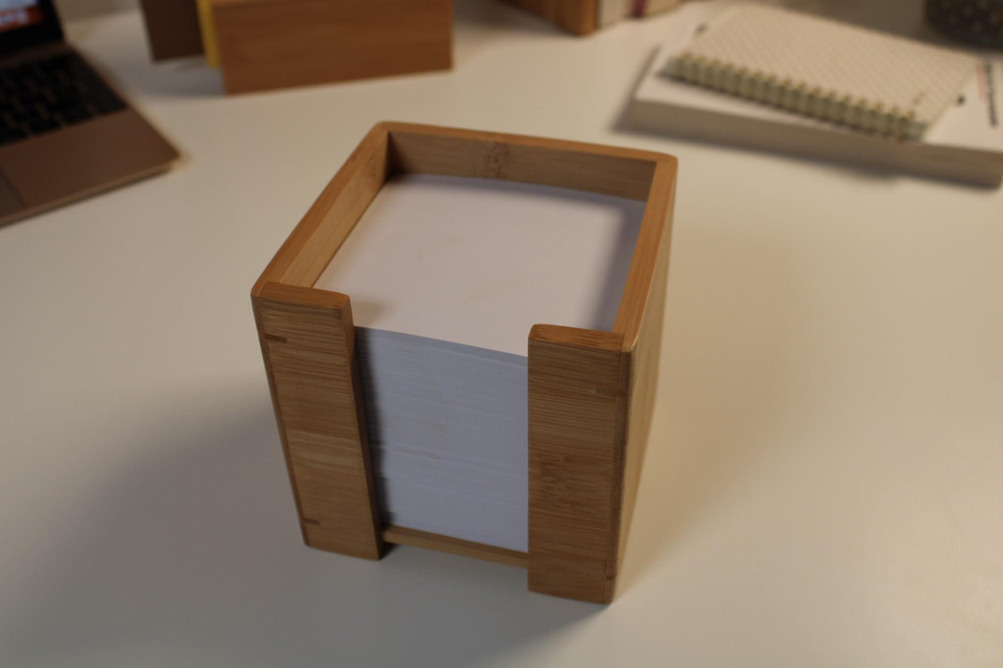Wedo 61707 Zettelbox Bambus, inkl. 900 Blatt Papier 9 x 9 cm, im Geschenkkarton, braun