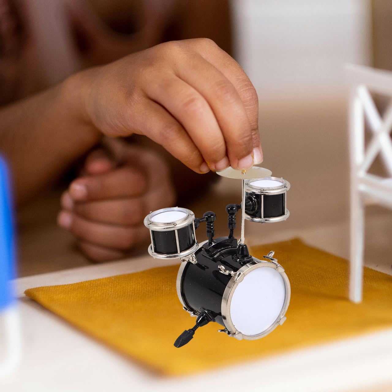 SOLUSTRE Miniatur Schlagzeug Für Musikinstrument Dekoration Für Und Szenen Detailgetreue Nachbildung Puppenhaus Zubehör