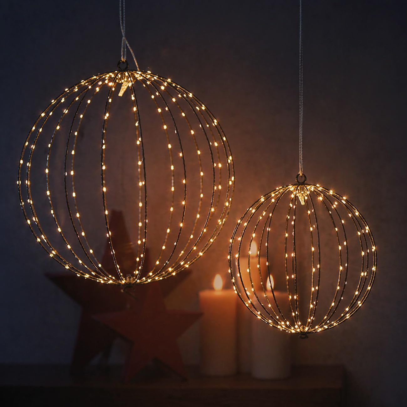 Lunartec Deko LED Kugeln: 2er Set 2er-Set LED-Leuchtkugeln mit Ø 33 und 28 cm, 8 Modi, Timer (Deko Hänge Leuchten, Gartenbeleuchtungen)