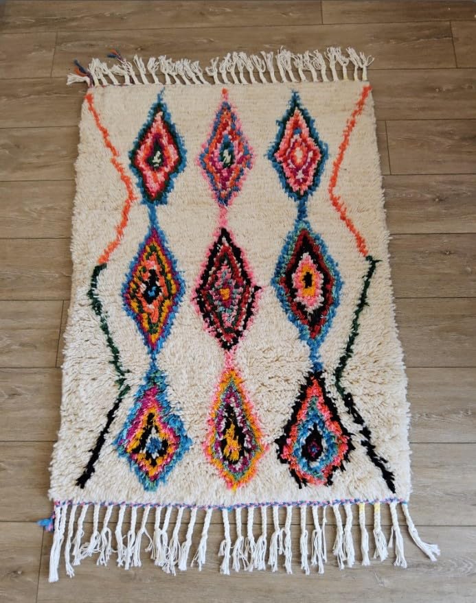 Générique Tapis berbère marocain Azilal 120 cm x 84 cm – Tapis Artisanal Fait Main – Laine Naturelle – Motifs Traditionnels – Pièce Unique