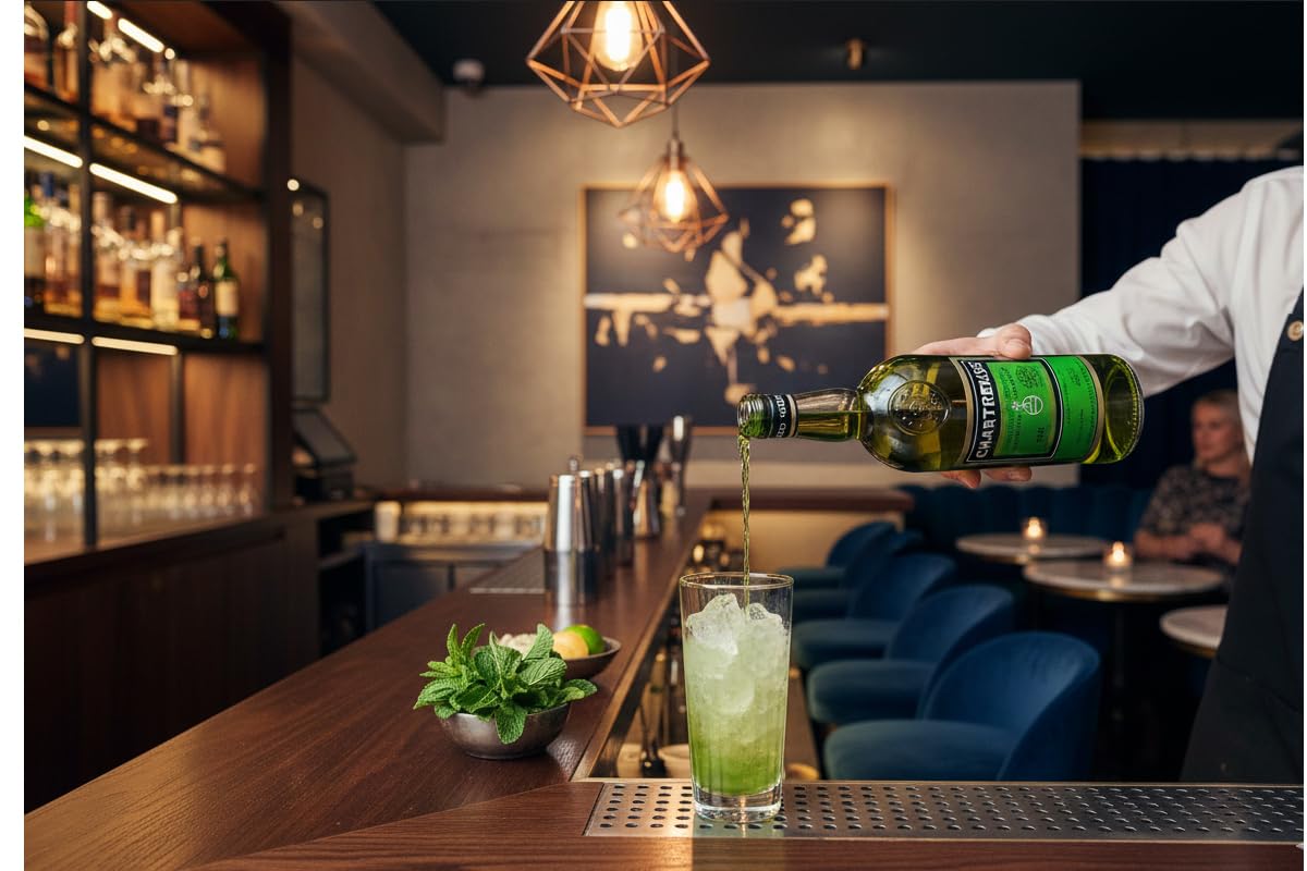 CG94 - Chartreuse Verte 70 cl, Liqueur aux Herbes des Moines Chartreux, Liqueur Verte Originale