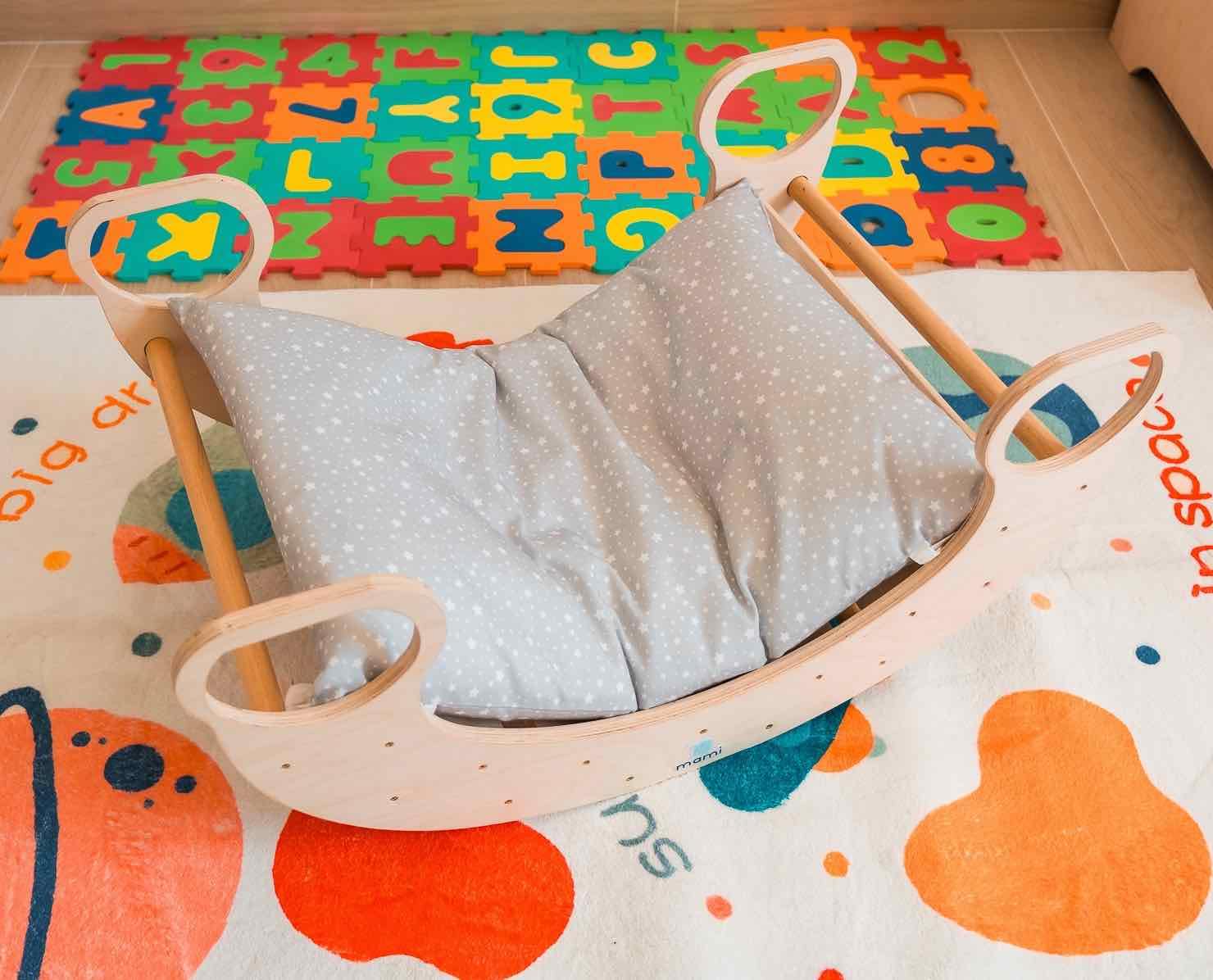 Coussin enfant pour balançoire Montessorien Rainbow Rocker 80x50 cm 100% coton amovible lavable