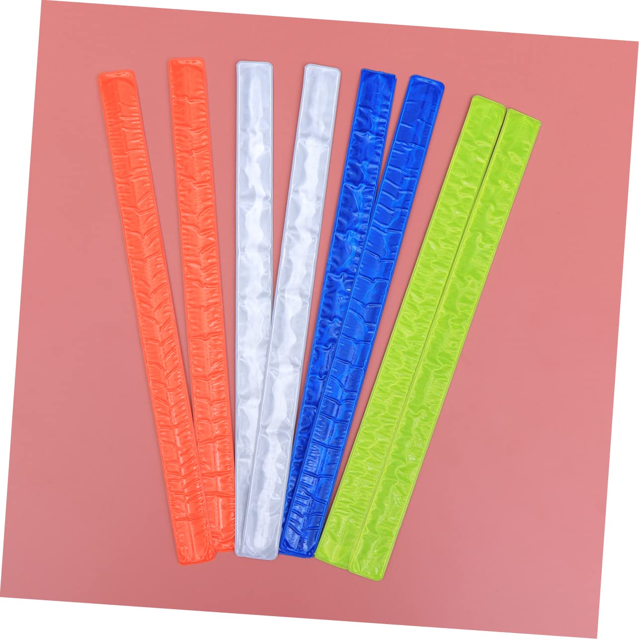INOOMP 24pezzi Bracciale Riflettente PVC per Sicurezza Notturna Alta visibilità per Corsa Camminata Escursionismo e Jogging Casual Randomizzati