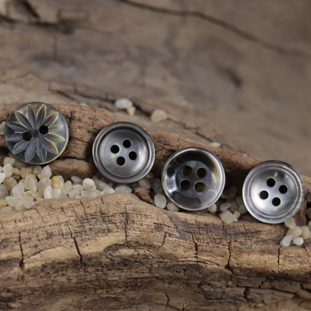 10 szt. 11,5 mm naturalne guziki z muszli, 4-otworowe okrągłe czarne rękodzieło do szycia muszli guziki do koszuli sukienka sweter kardigan DIY akcesoria dekoracyjne